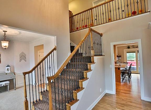 4th image of 1166 Huntington Dr