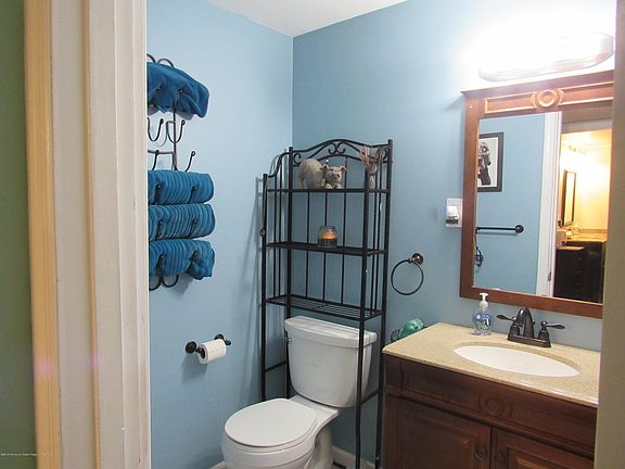 3rd image of 30 Tamara Dr
