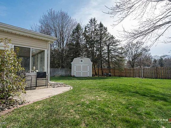 5th image of 774 Mayfield Ave