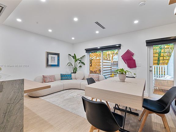 3rd image of 798 Crandon Blvd APT 39-C