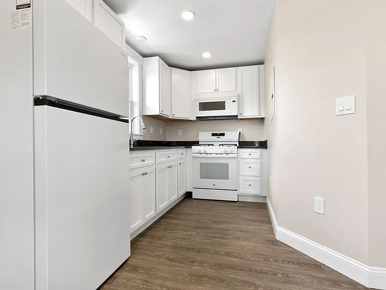 28 Poplar St #9 — Photo 9