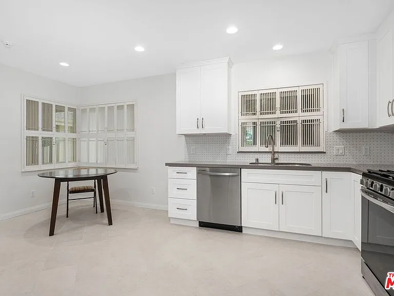 6204 S Corning Ave — Photo 13