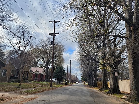 5th image of 2500 E 2nd St