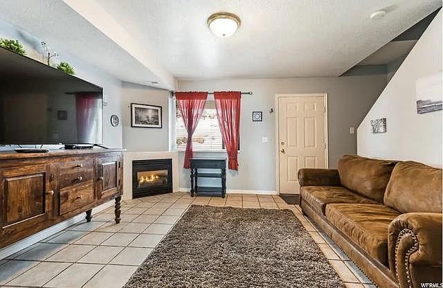 1st image of 888 N Newberg Dr #4