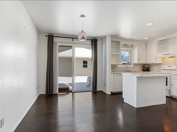 2nd image of 2165 Allouez Ave #2167