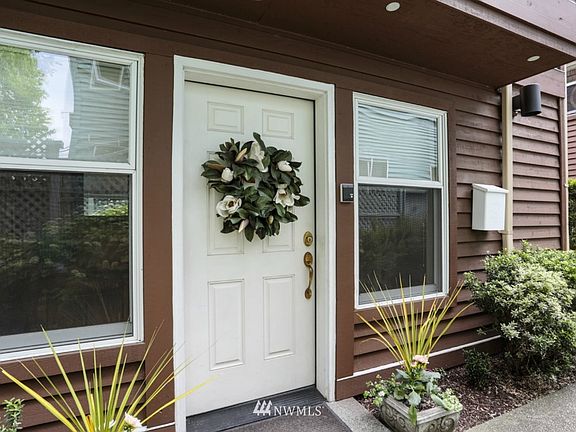 2nd image of 1925 42nd Avenue E