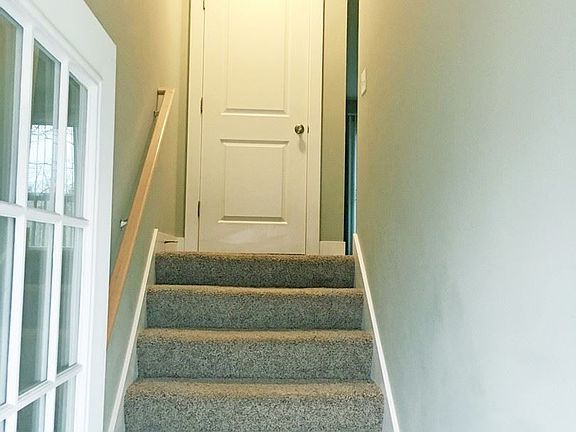 2nd image of 864 Grand Ave NE APT B