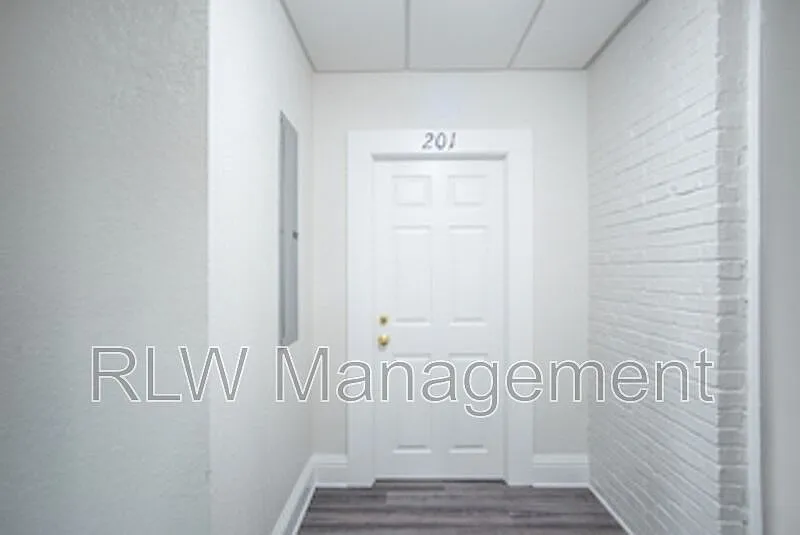 11 N Central Ave #201