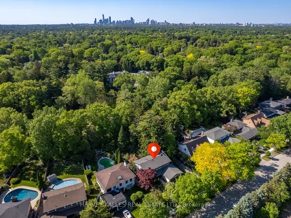 1033 Fair Birch Dr, Mississauga, ON L5H 1M4