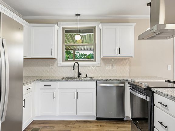 4th image of 2108 Lynwood Dr