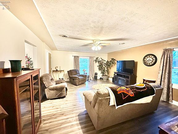 5th image of 1206 E Larchmont Dr