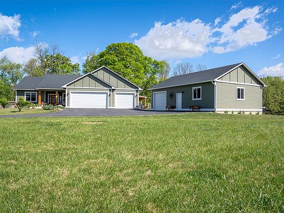 3rd image of 99 Mount Ida Ln