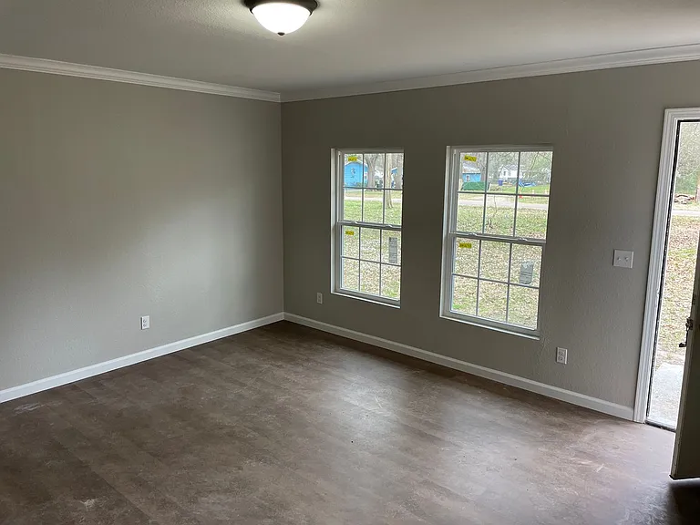 4201 Lamar Ave — Photo 4
