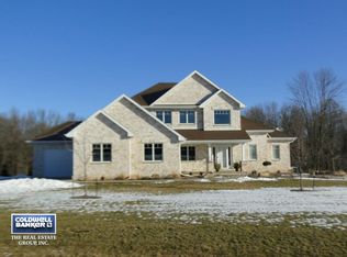 W8990 Forest Ridge Dr, Hortonville, WI 54944