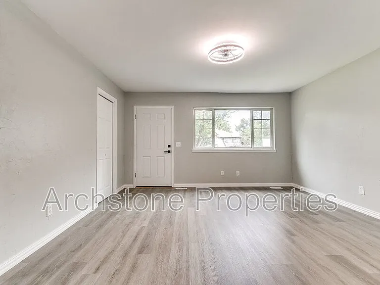 2617 NW 37th St — Photo 30
