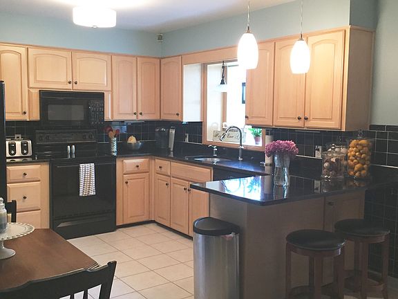 5th image of 3919 Elmwood Ave