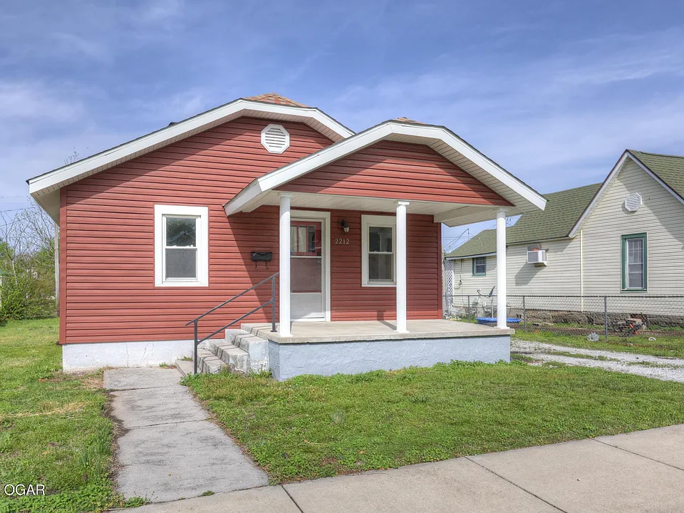2212 Bird Ave
