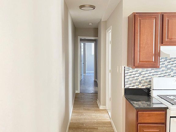 4th image of 122 S 43rd St Floor 2