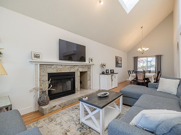 5th image of 2796 Goldstream Cres
