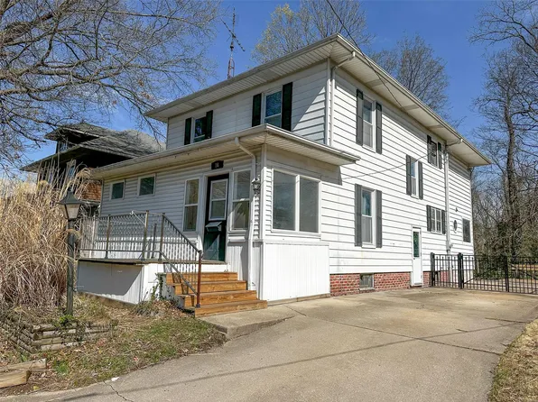 16 Helston Pl, Hillsboro, IL 62049