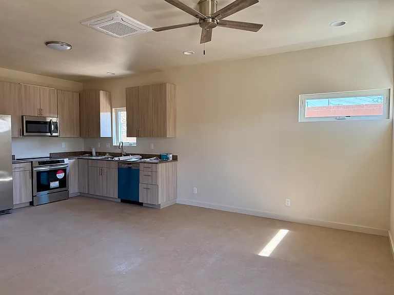 1608 Wilmoore Dr SE — Photo 3