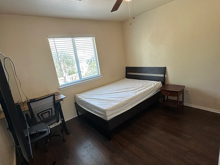 17403 Orwell Ln — Photo 11