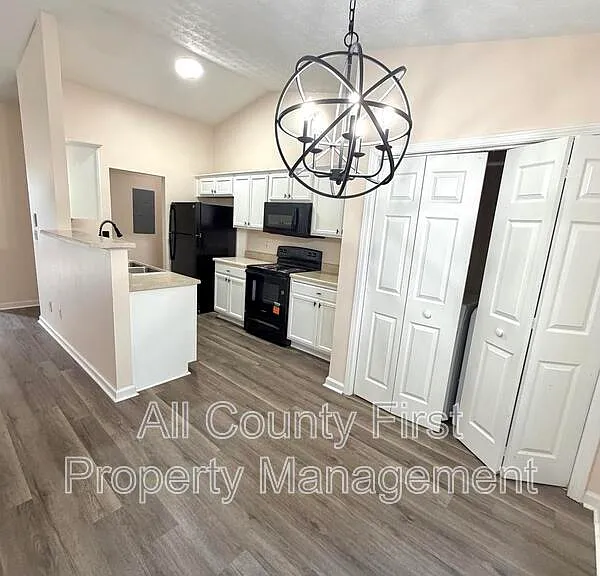 3335 Crestview Ct — Photo 4
