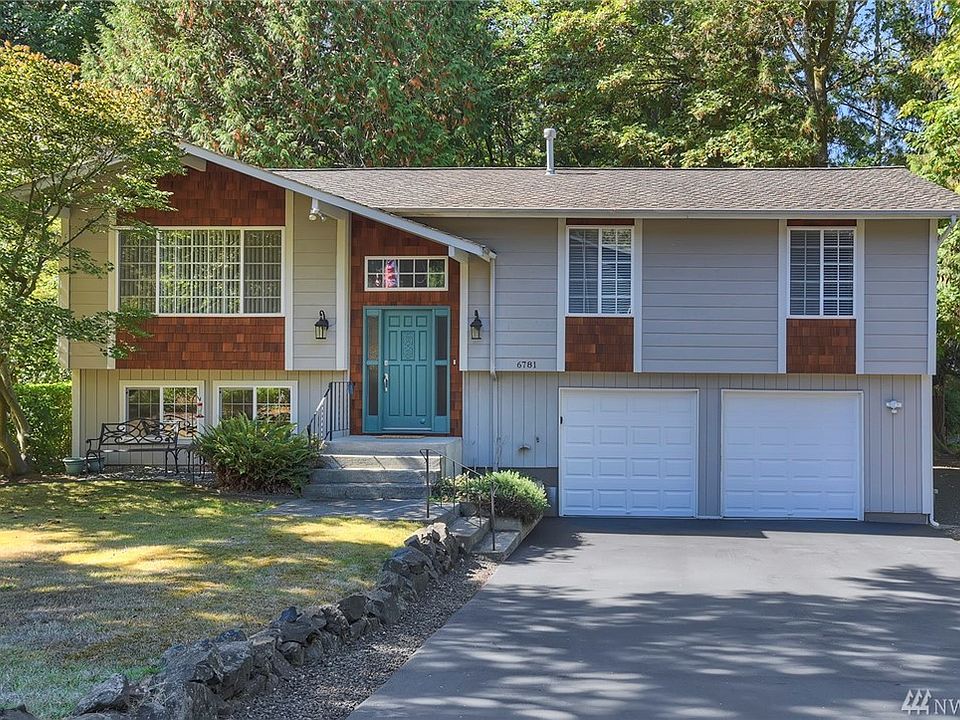 She's a beauty! Spotless cedar shingles and fresh paint make this a like-new home!