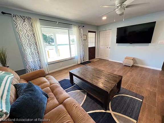 5th image of 110 Lake Huntley Dr