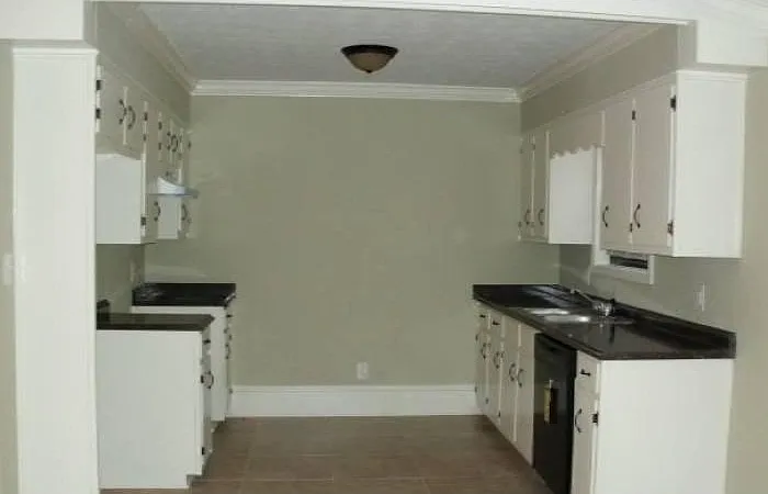 275 Kingsport Dr — Photo 2
