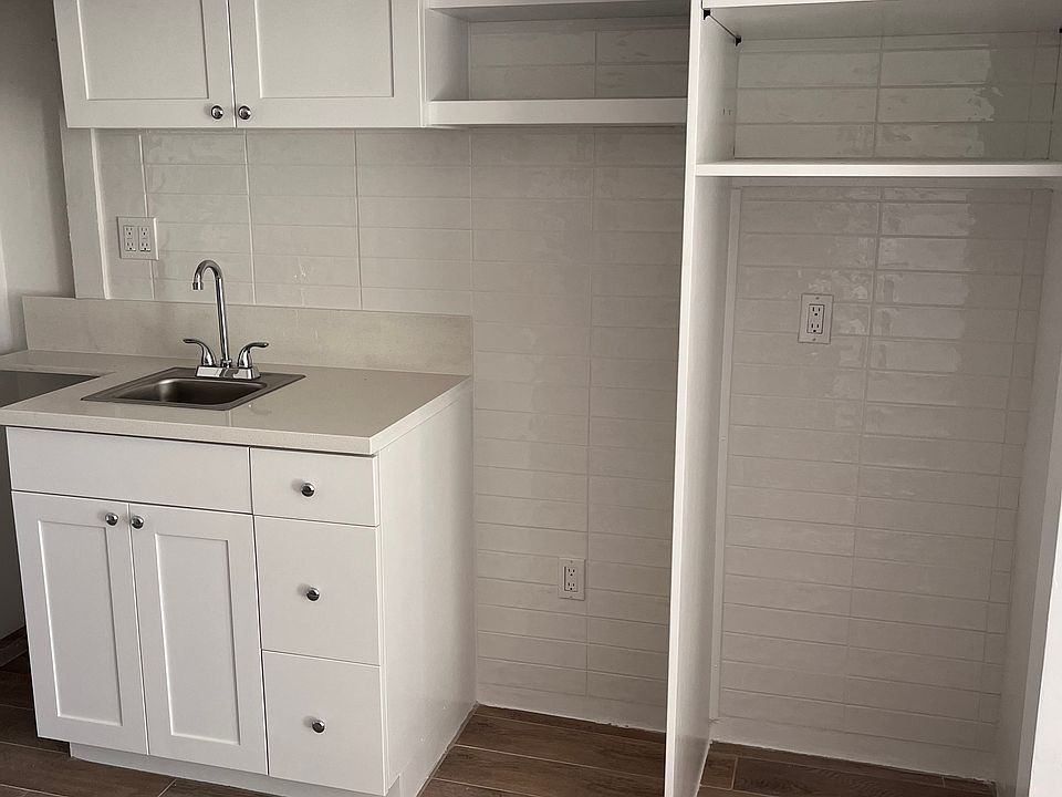 1st image of 2626 Palm Dr #B