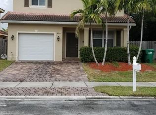 8927 SW 215th Ln, Cutler Bay, FL 33189