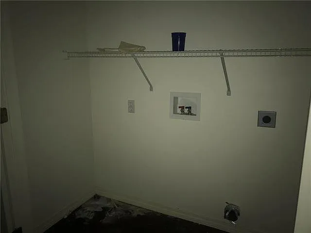947 N Carnation St — Photo 7