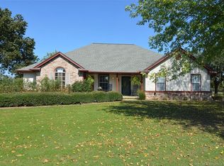 8125 E Country Road Dr, Claremore, OK 74019