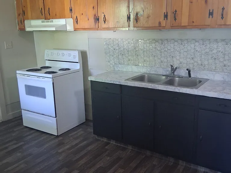 709 Sycamore St — Photo 9