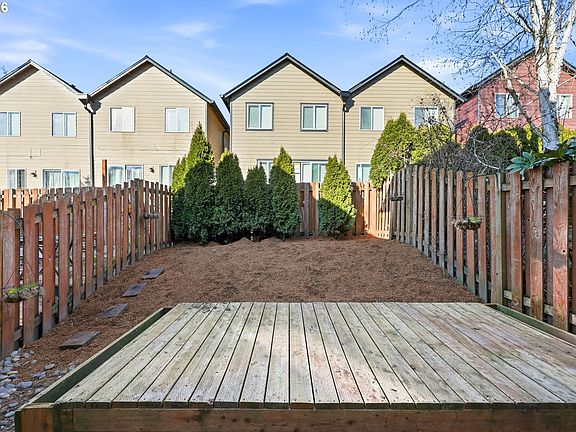 3rd image of 5827 SE 16th Loop