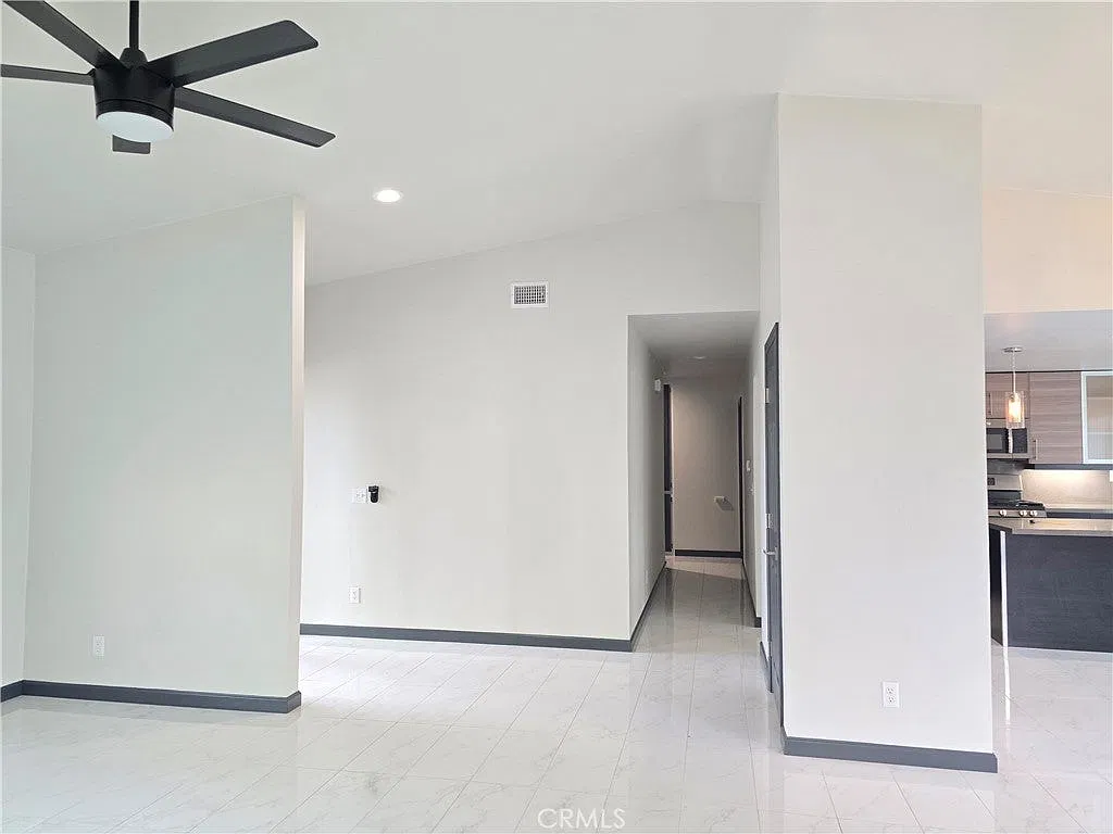 3 bed, 1441 sqft, $3,300 — Photo 4