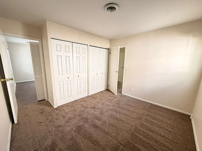 736 W Northgate Pkwy — Photo 3