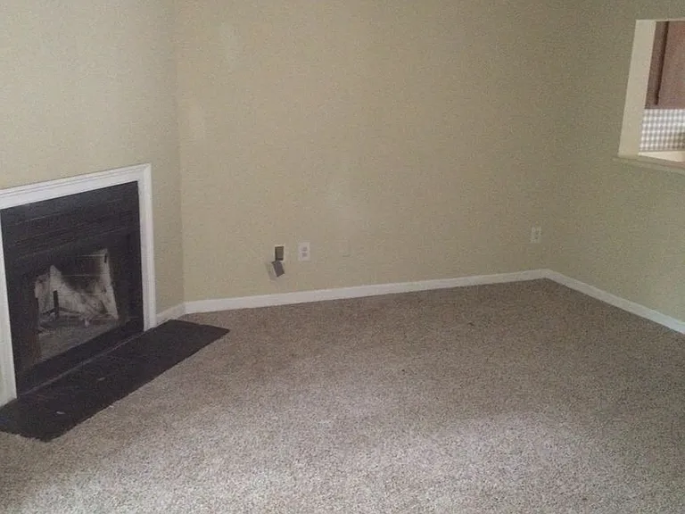 1215 Oakplace Dr — Photo 1