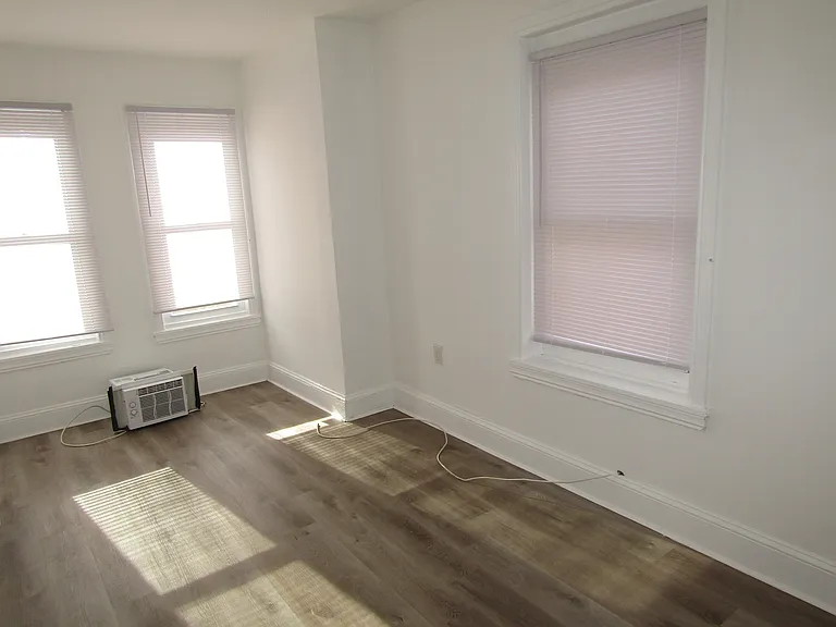 2522 W Montgomery Ave — Photo 17