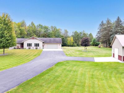 W3081 Hofa Park Rd, Pulaski, WI, 54162