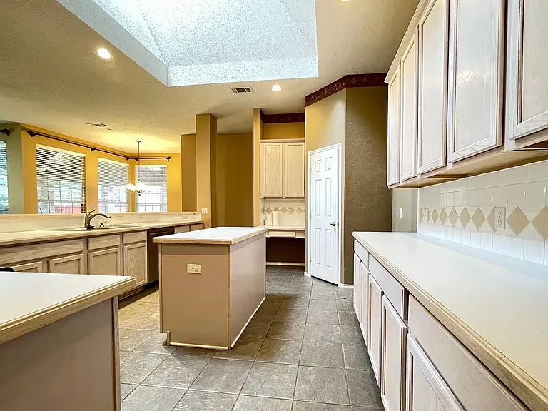 5106 Springflower Dr — Photo 11