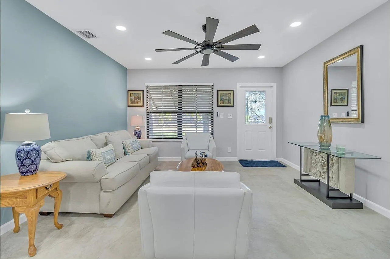 3 bed, 2.0 bath, 1835 sqft, $3,200 — Photo 3