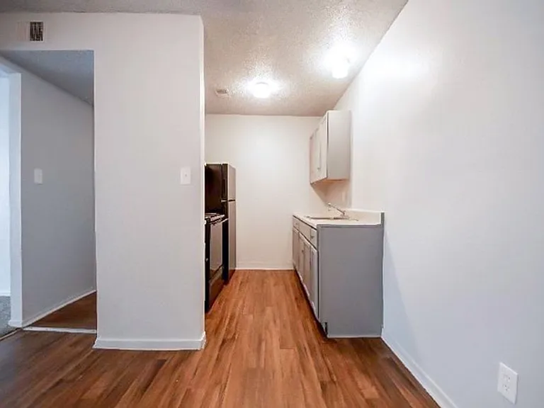 Victory Park Apartments — Photo 9