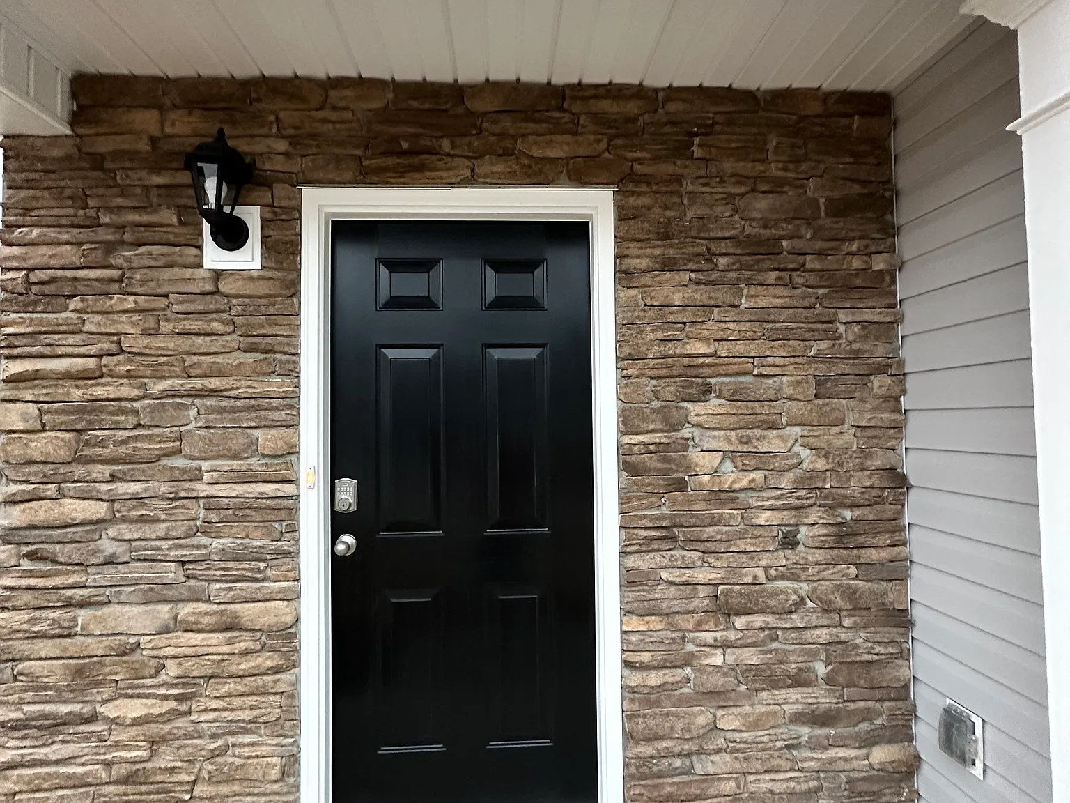 5 bed, 2368 sqft, $2,299 — Photo 4