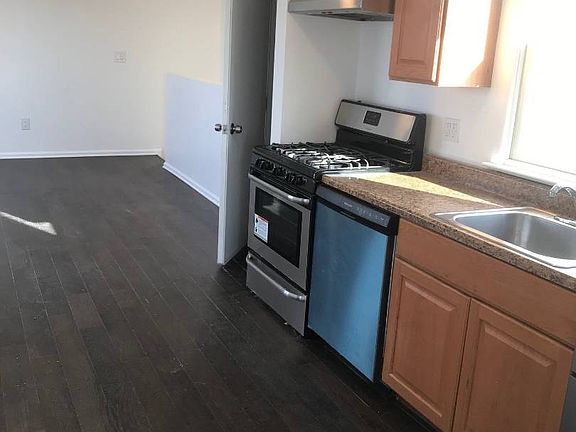 2nd image of 14 Abbey Ct Floor 2-3