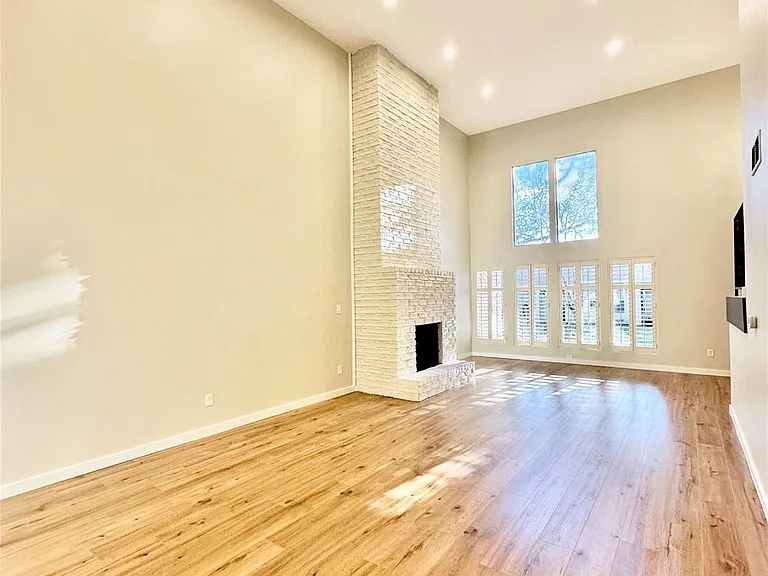 8111 Middle Ct — Photo 6