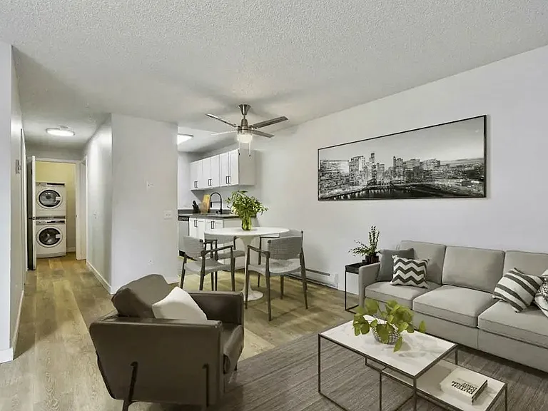 Capri Apartments — Photo 22
