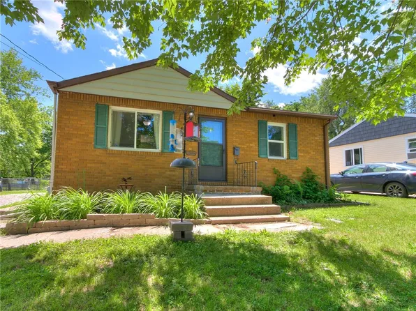 423 Pioneer Rd, Des Moines, IA 50315