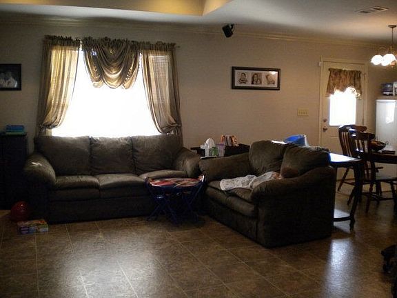 4th image of 360 Daralyn Dr